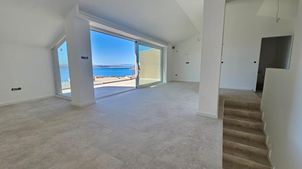 Modern lakóterület az A3603-as apartmanban Crikvenicában.