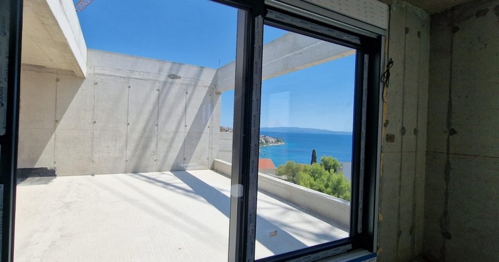 Panorámás kilátás a tengerre a horvátországi Ciovo A3606 ingatlanról.