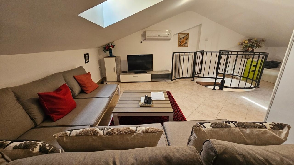 A horvátországi Krk-i A3629-es ingatlan nappalija.