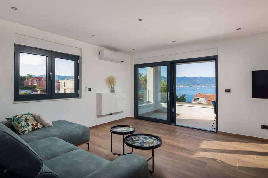 Az A3631 penthouse modern lakóterülete Horvátországban.