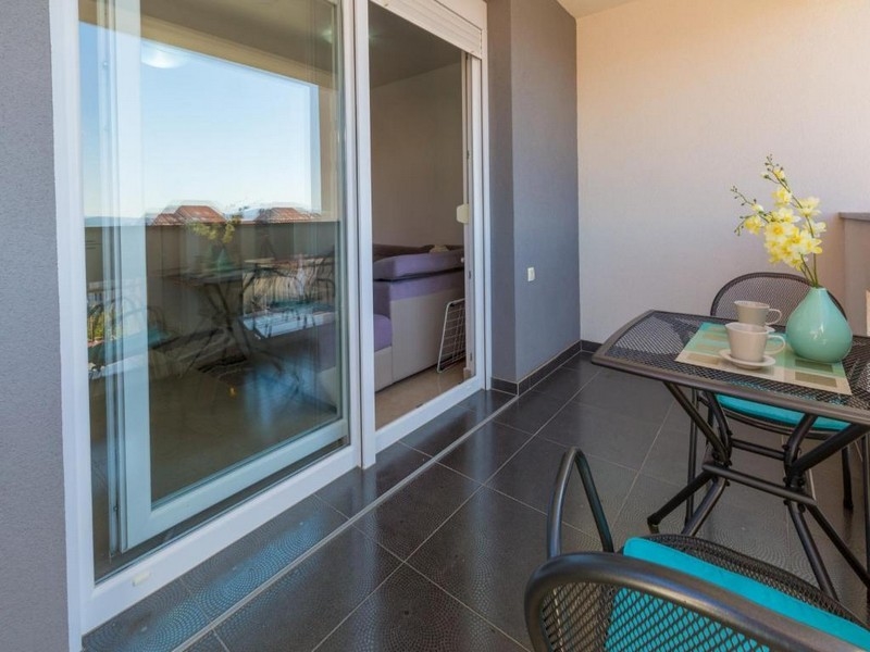 Az A3632 ingatlan fedett terasza Crikvenicában.