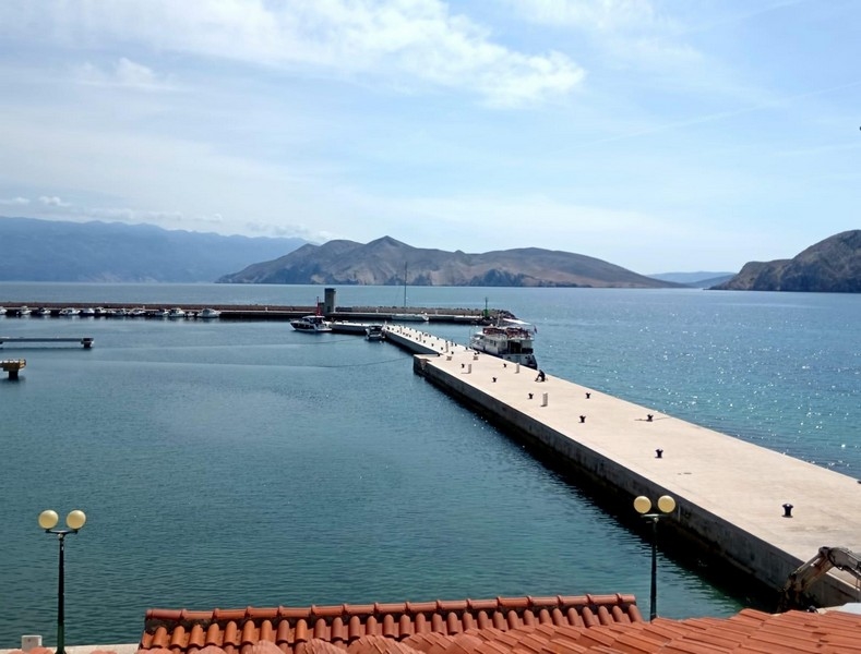 Vásároljon lakást a tenger mellett Horvátországban - Krk szigete, Baska.