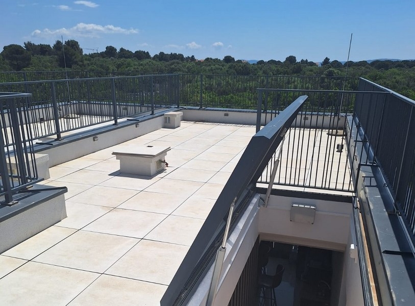 Kijárat a horvátországi A3644 ingatlan tetőteraszára.