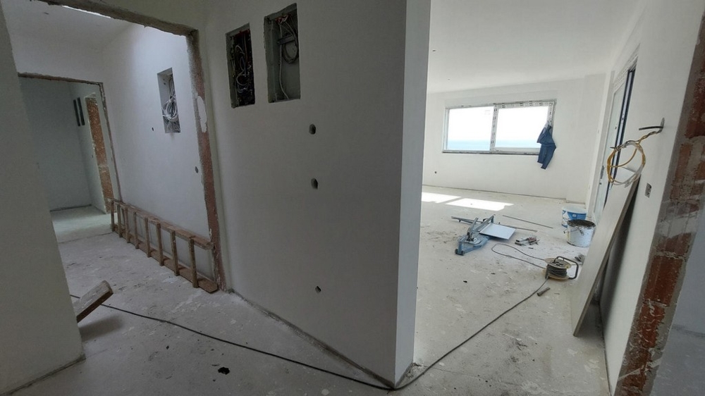 Folyosó kilátással a nappalira