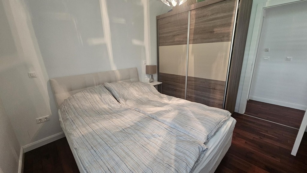 Hálószoba nagy gardróbbal