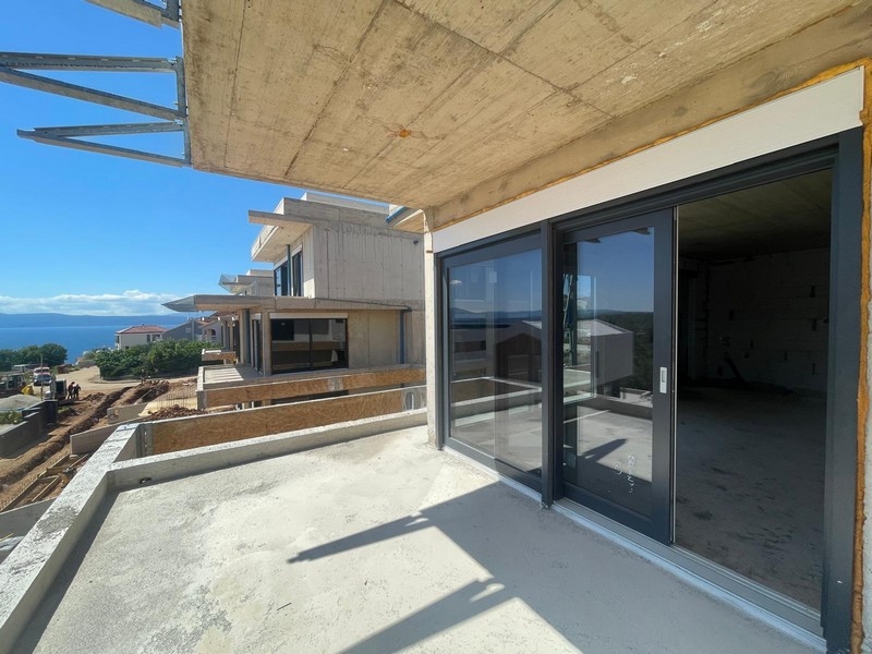 Tengerre néző terasz egy domboldalon