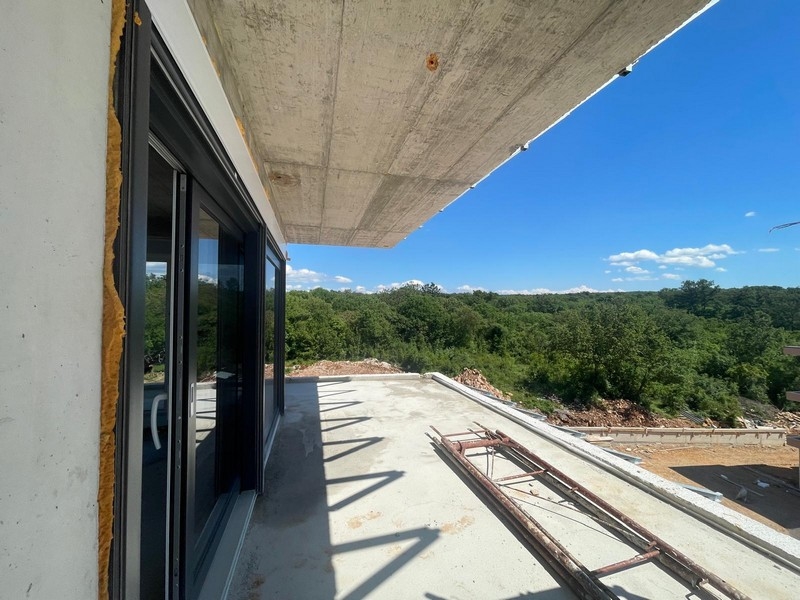 Nagy terasz, kilátással a zöldre