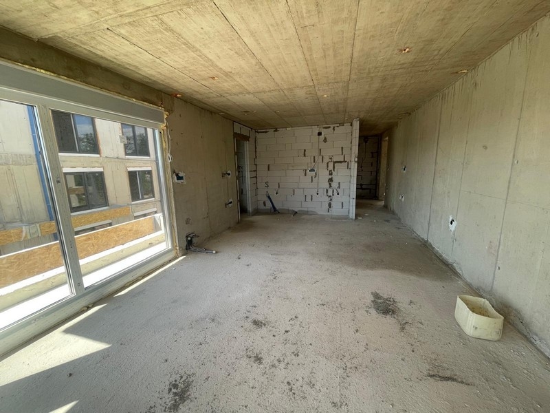 Belső a kagylóban, ablak előlappal