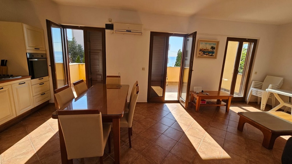 Nappali terasz kijárattal