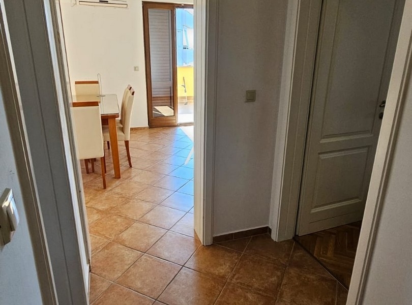 Folyosó kilátással a nappalira