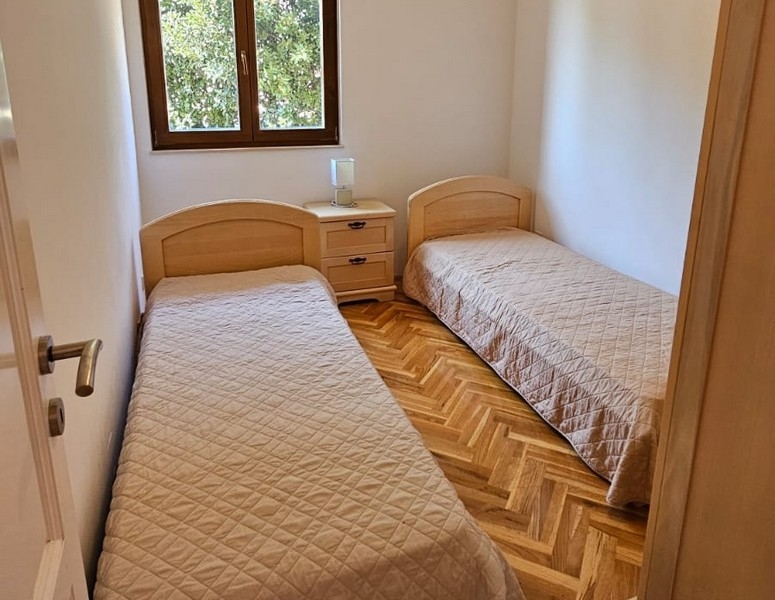 Hálószoba két egyszemélyes ággyal