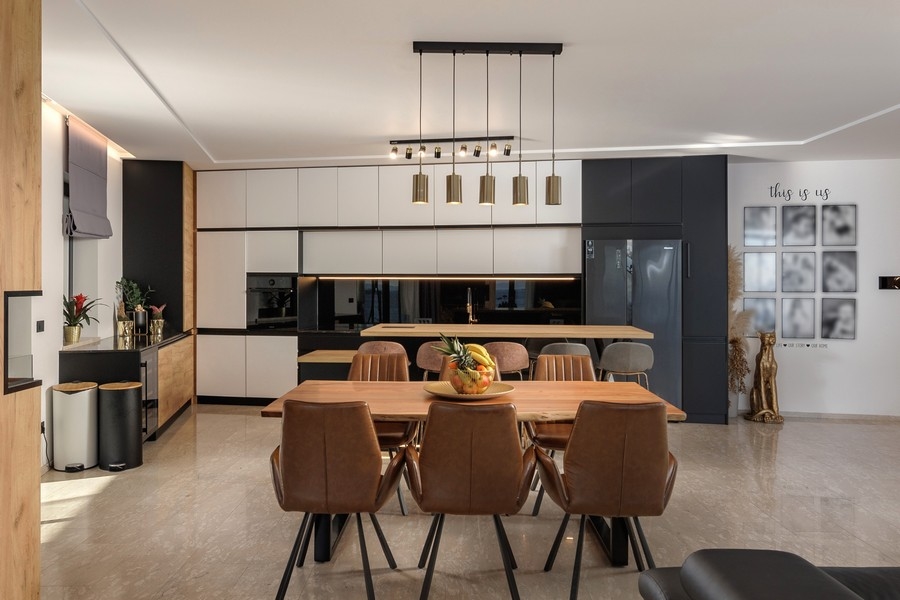 A horvátországi A3669 ingatlan konyhája és étkezője.