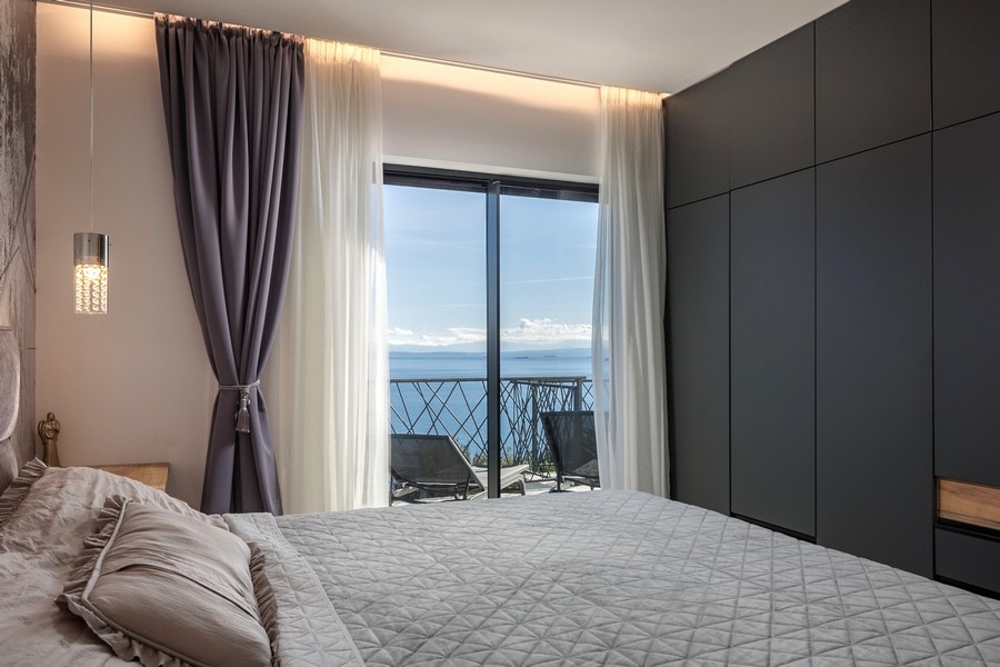 Tengerre néző hálószoba a horvátországi A3669 ingatlanban - Panorama Scouting.