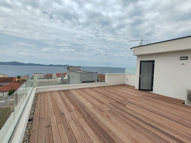 Tetőterasz gyönyörű kilátással a tengerre - A3670 ingatlan Zadarban, Horvátországban.