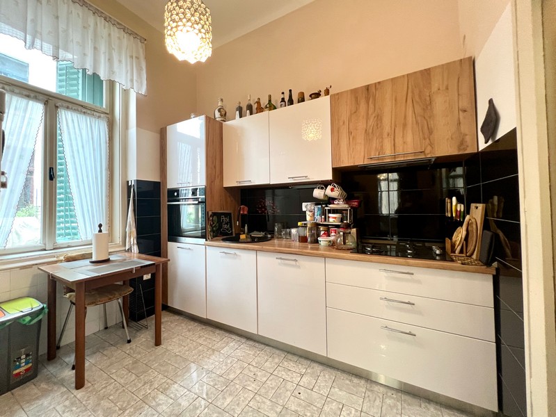 A horvátországi A3674-es ingatlan konyhája és étkezője.