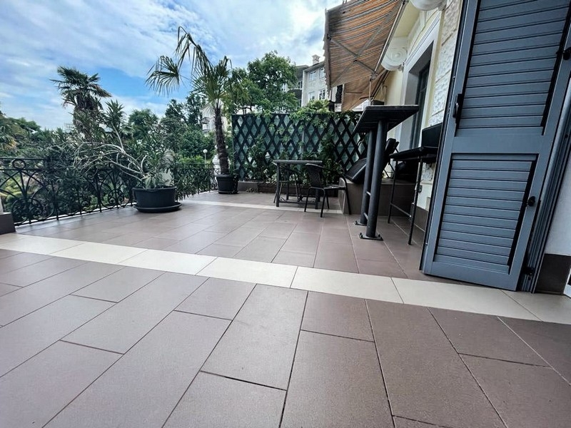 Tágas terasz az A3676 ingatlanhoz Abbáziában - Panorama Scouting.