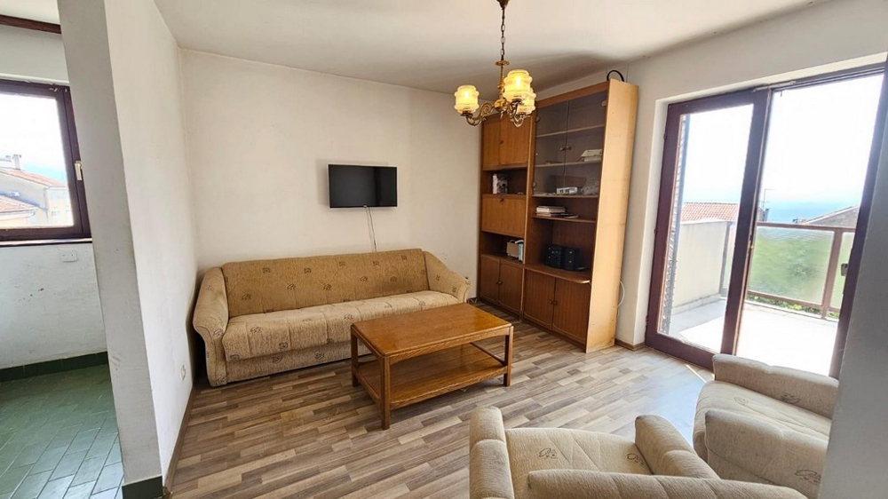 Nappali kijárattal az erkélyre