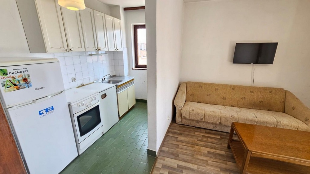 Kis konyha elektromos gépekkel