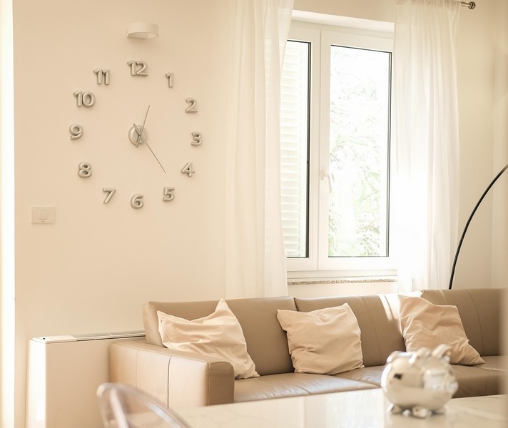 Nappali faliórával és kilátással a növényzetre