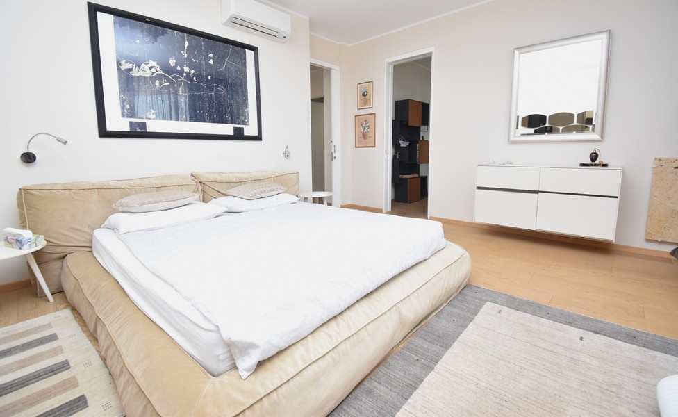 Fő hálószoba öltözőhöz való hozzáféréssel