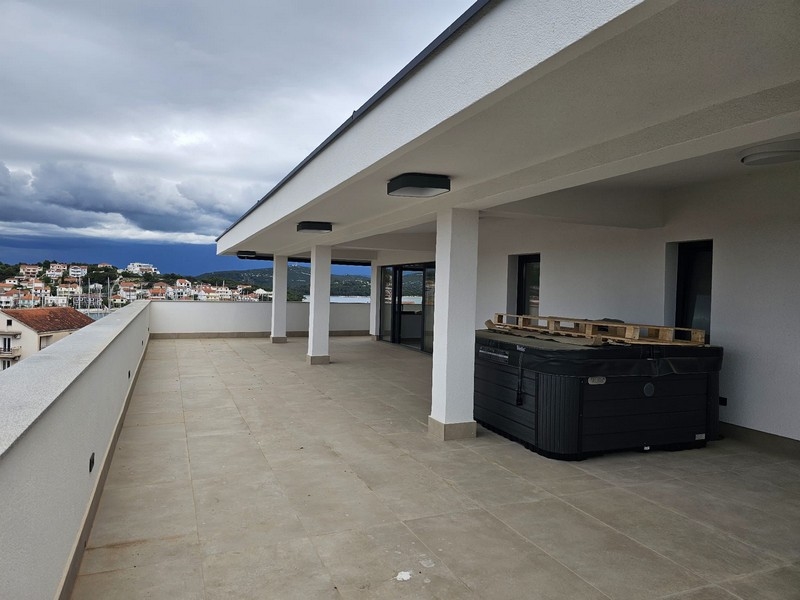 Tetőterasz pezsgőfürdővel a horvátországi A3687 ingatlanhoz - Panorama Scouting.