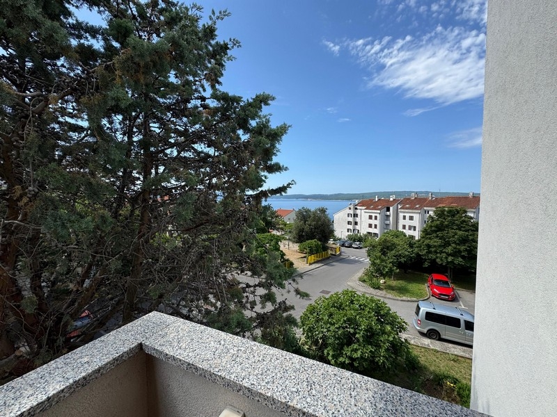 Eladó az A3688-as lakás erkélye Crikvenicában, Horvátországban.