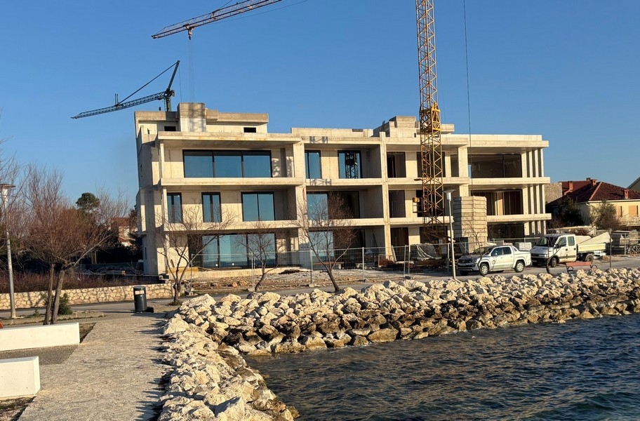 Eladó új lakás a tenger mellett Horvátországban Zadar közelében.