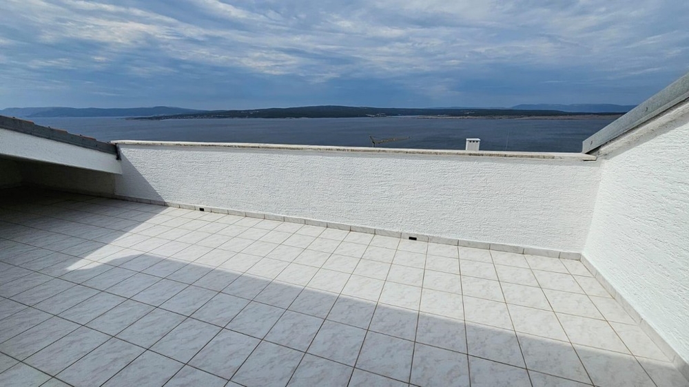 Tetőterasz az A3695 lakáshoz, amelyet a Crikvenica melletti Dramaljban értékesítenek.