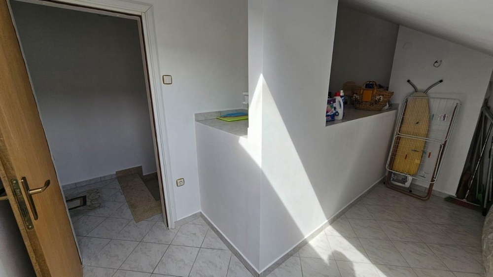 Tárolóhely háztartási eszközökkel