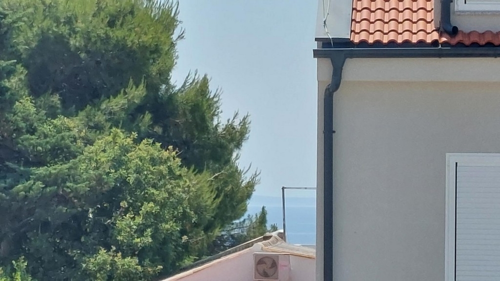 Kilátás a tengerre az A3709-es apartmanból Gajacban, Horvátországban.