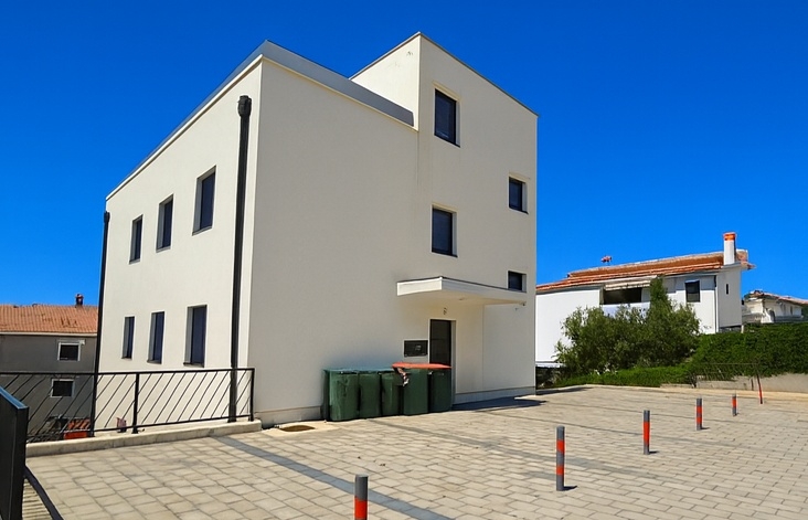 Vásároljon tetőterasszal rendelkező penthouse-t a horvátországi Kozinóban.