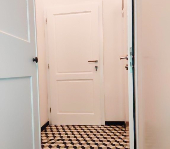 Az A3729-es óvárosi lakás folyosója Rovinjban, Isztria.