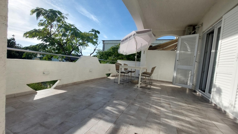 Az A3730-as ingatlan terasza Pag szigetén.