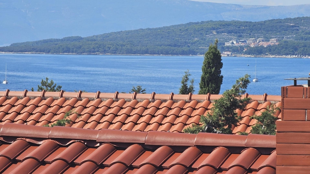 Tengerre néző apartman olcsón megvásárolható Punatban, Krk szigetén.