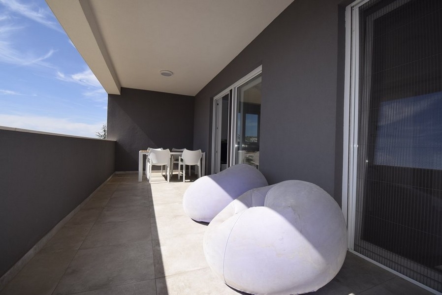 A3734 ingatlan - Terasz kényelmes ülőhellyel.