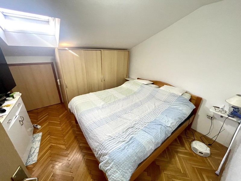 Hálószoba franciaággyal és gardróbbal