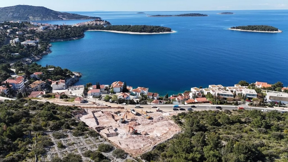 Tengerre néző építési telek Primoštenben