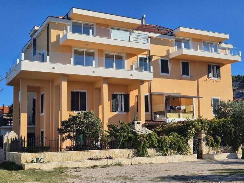 Ebben az új épületben a tengerhez közeli lakások kerülnek értékesítésre.