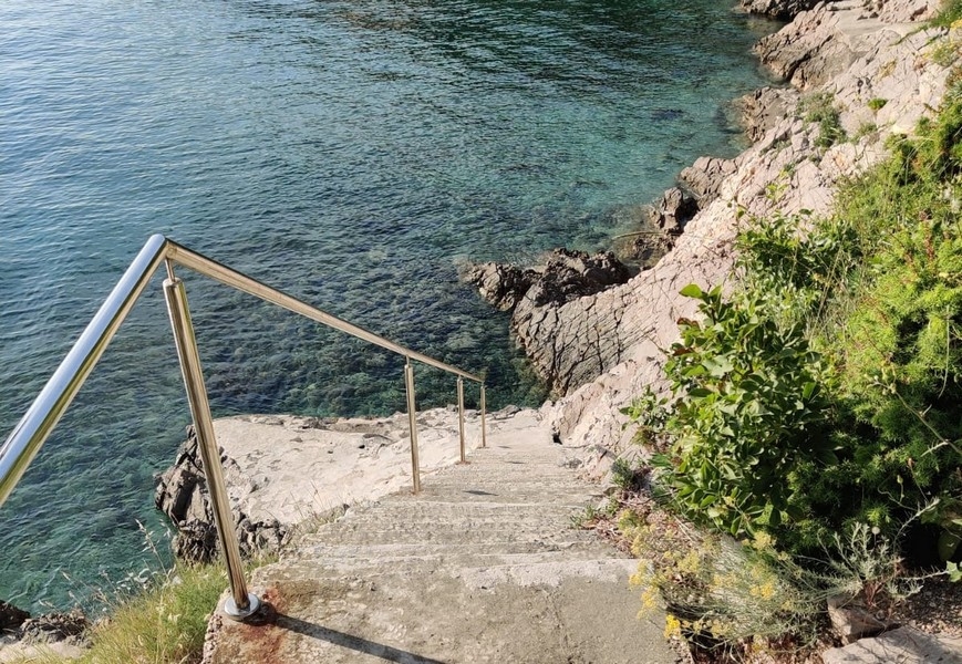 Vásároljon lakást az 1. sorban a tengerhez Horvátországban.