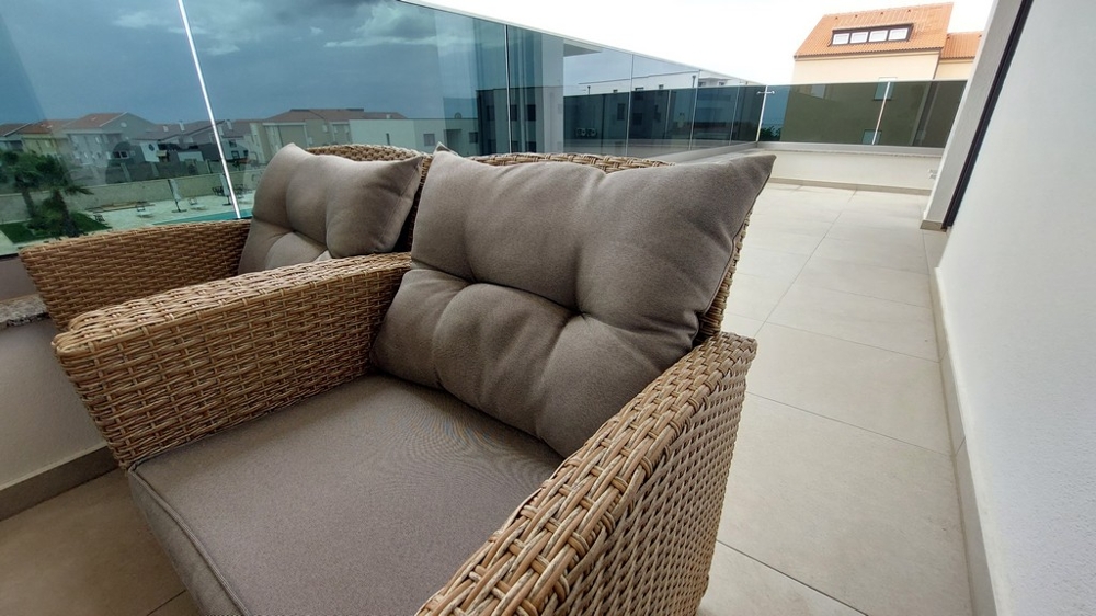 Fürdőszoba WC-vel és zuhanyzóval.