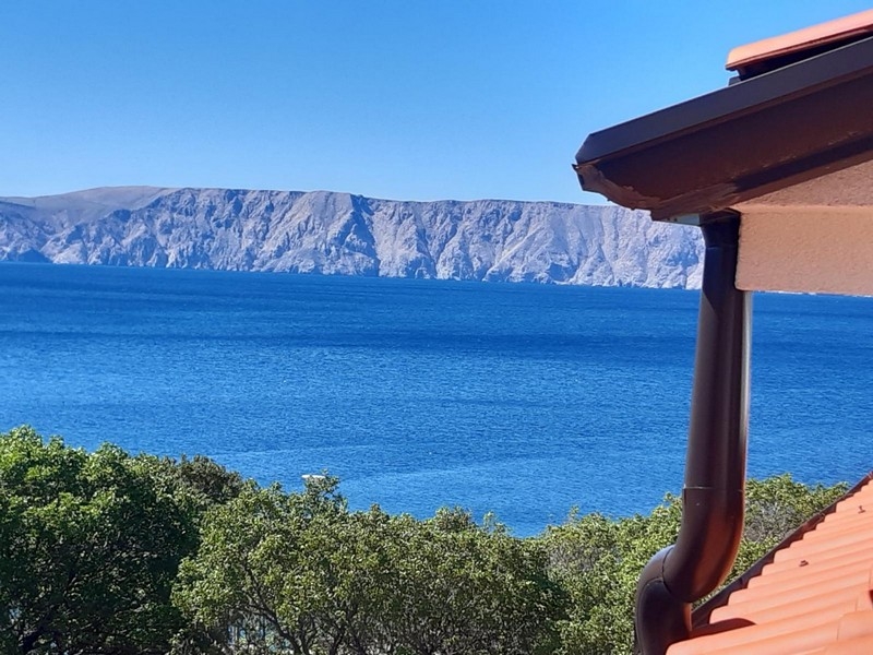 Vásároljon lakást a tenger közelében Novi Vinodolskiban.