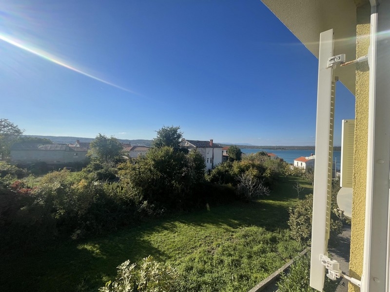 Az A3786 apartman hálószobájából a tengerre nyílik kilátás.