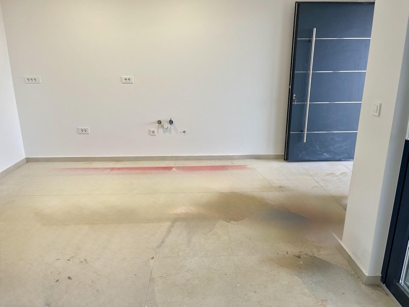 Omisalj földszinti lakás bejárata és konyha csatlakozásai