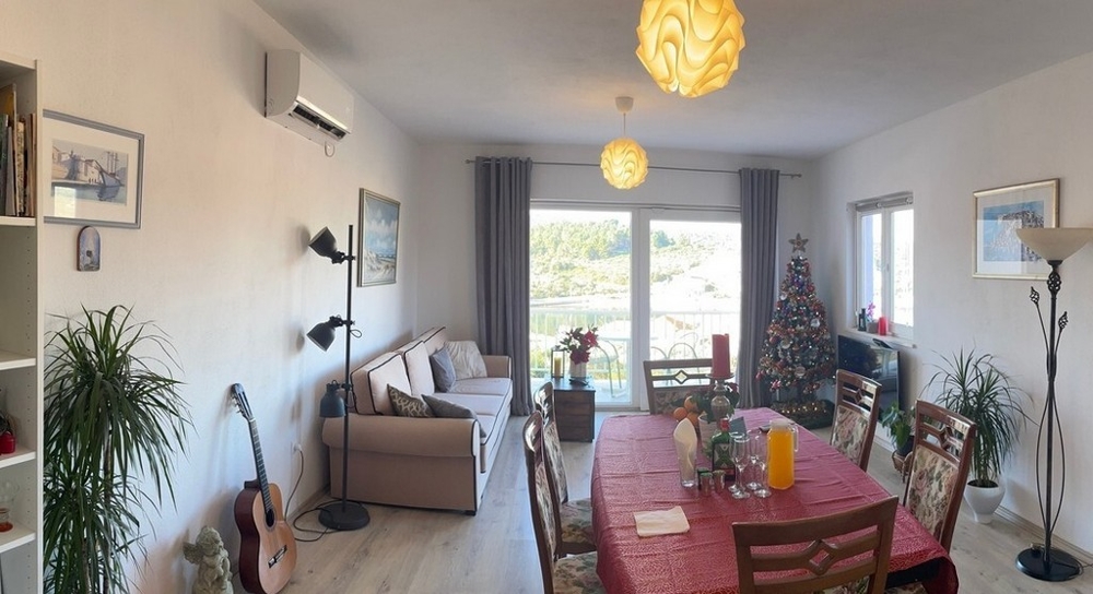 Az A3805-ös ingatlan nappalija Korcula szigetén.