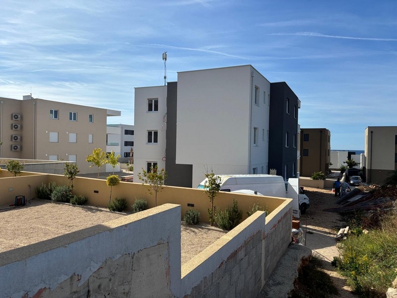 Vissza és kilátás a tengerre.