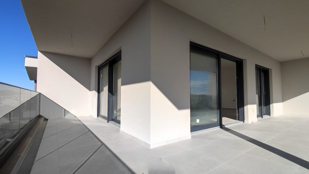 Vásároljon teraszos lakást Vodice, Horvátország.