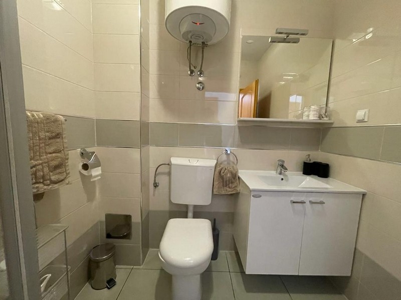 Fürdőszoba zuhanyzóval