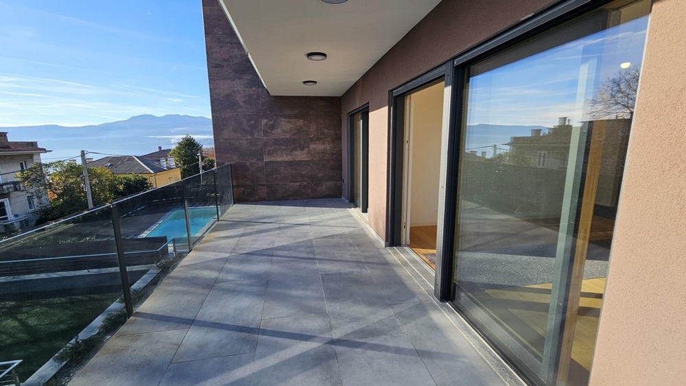 Az A3829-es ingatlan terasza Rijekában, Horvátországban.