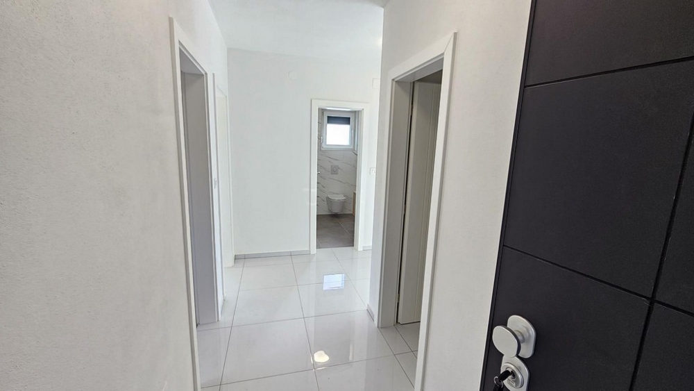 Folyosó, kilátással a fürdőszobára