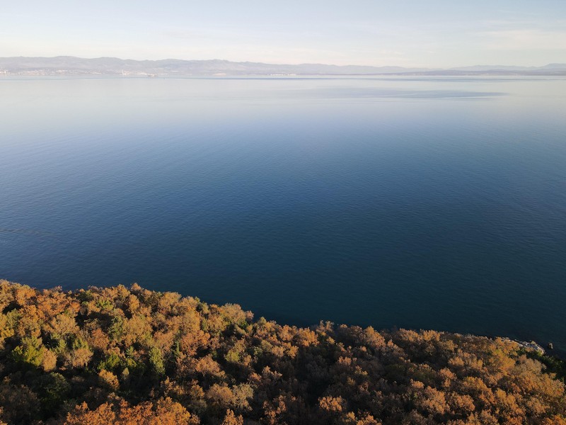 Tengerre néző kilátással az Adriai-tenger partjára